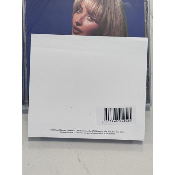 Sabrina Carpenter KISS On Front Short N’ Sweet Signed Photo And Signed Card - #5 - Picture 5 of 9